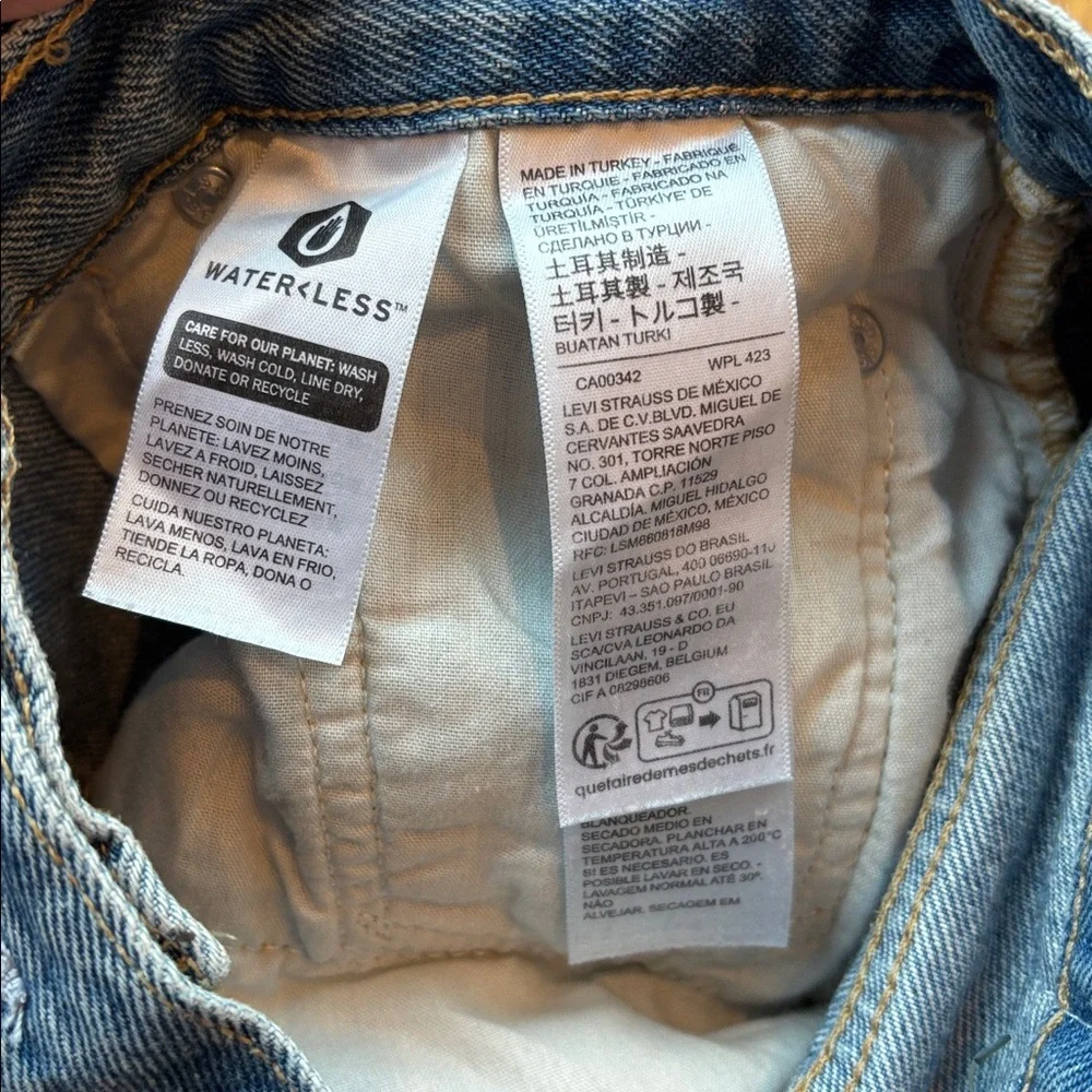 Levi’s Premium Denim Shorts 501 Distressed Ripped Size 31 - Picture 4 of 6